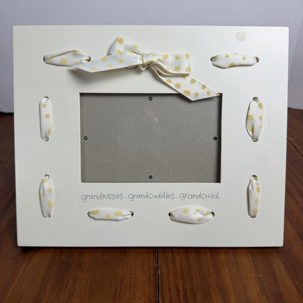 Photo Frame By Hallmark Beige "Grandkisses..Grandcuddles..Grandchild" 4''x6"
